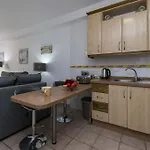 Club Atlantis 111 - One Bed Апартаменти *